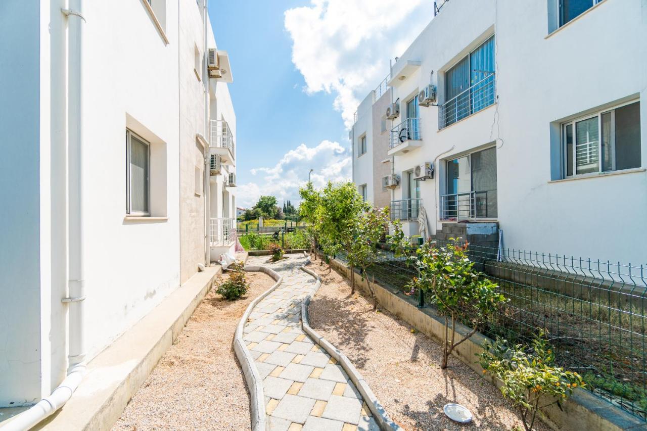 Beautiful & Quiet Two-Bedroom Apartment With Private Garden Lukomorye C1 Kerýnia Eksteriør bilde