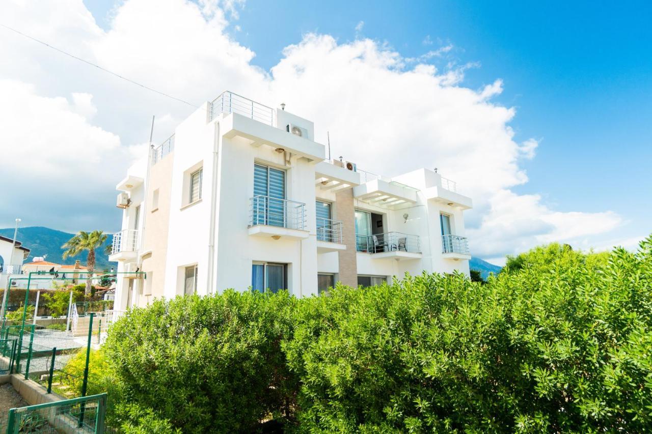 Beautiful & Quiet Two-Bedroom Apartment With Private Garden Lukomorye C1 Kerýnia Eksteriør bilde